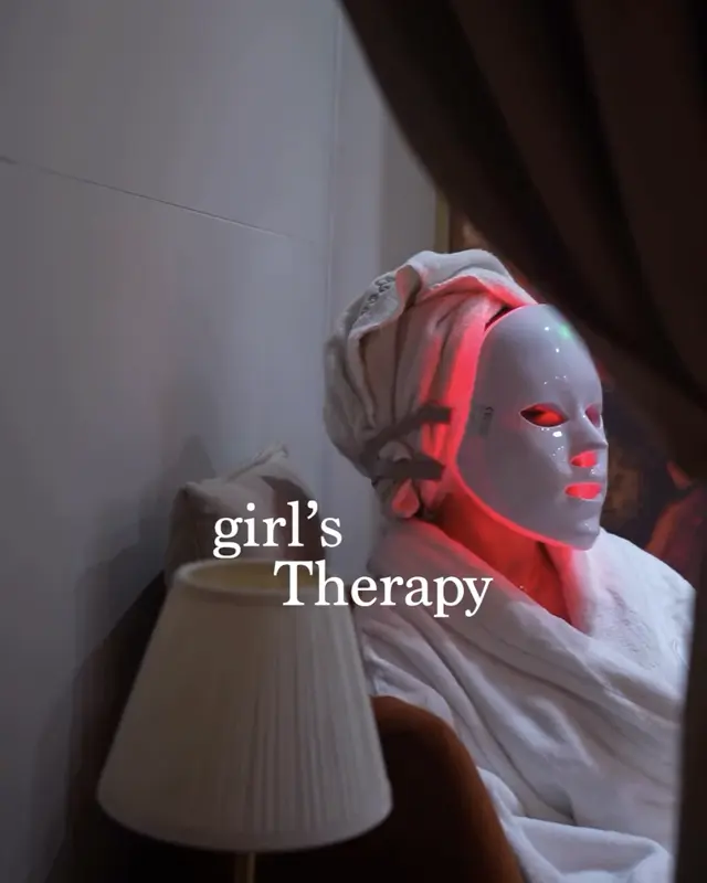 Soin du visage au masque LED en cabine